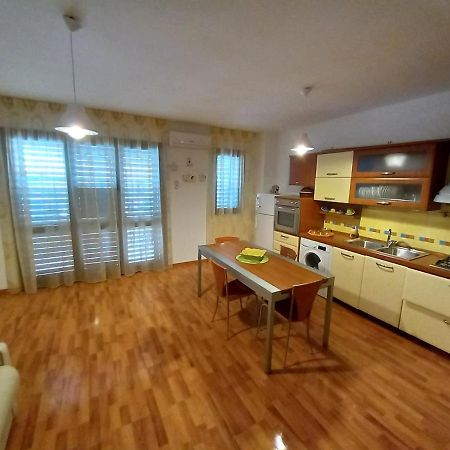 Casa Vacanze Aci Trezza In Front Of The Sea Ачи Кастело Екстериор снимка