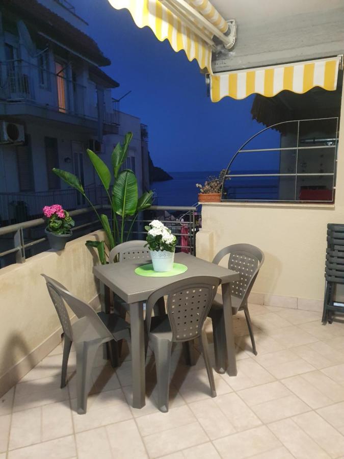 Casa Vacanze Aci Trezza In Front Of The Sea Ачи Кастело Екстериор снимка