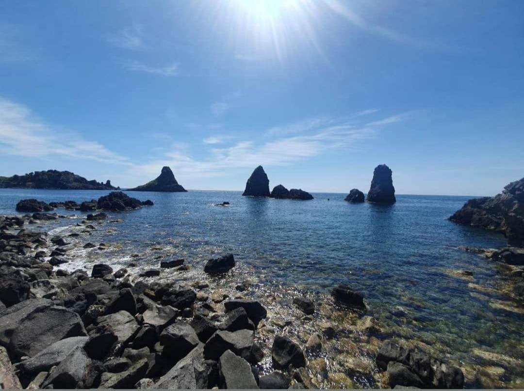 Casa Vacanze Aci Trezza In Front Of The Sea Ачи Кастело Екстериор снимка